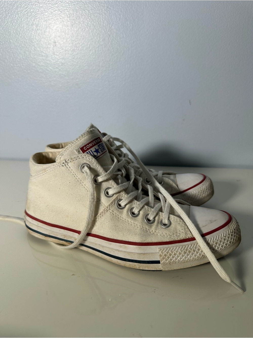 Converse White Mid Top sneakers shoes size 8 women’s